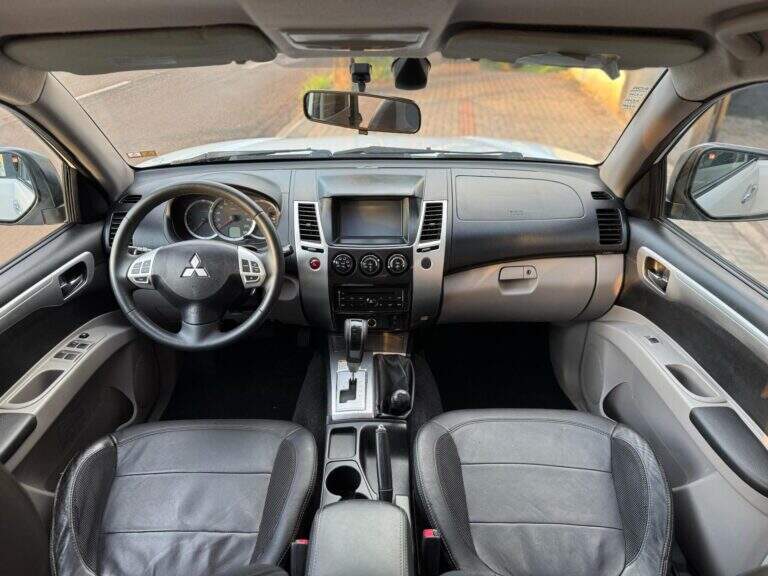 Mitsubishi Pajero MC/ DAKAR 3.2 HPE 4X4 7 LUGAR 2013