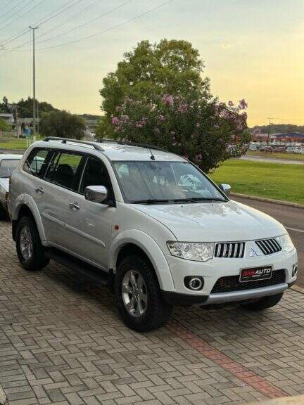 Mitsubishi Pajero MC/ DAKAR 3.2 HPE 4X4 7 LUGAR 2013