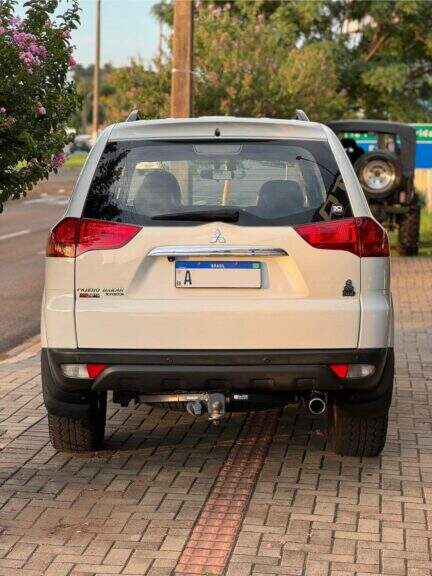 Mitsubishi Pajero MC/ DAKAR 3.2 HPE 4X4 7 LUGAR 2013